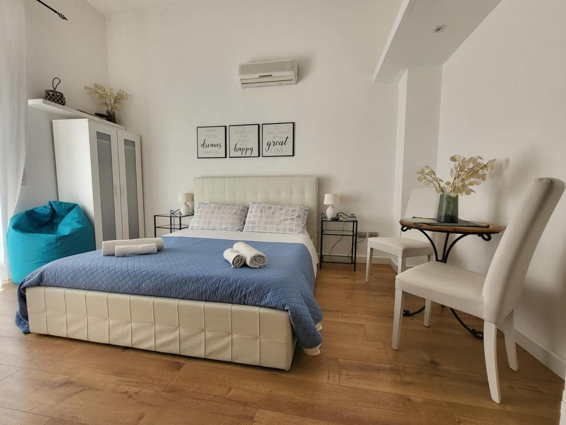 Bed and Breakfast Living Кальяри Экстерьер фото